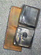 コードバンに限らず、財布の表面の革が傷めば同じような仕方で修理できます。